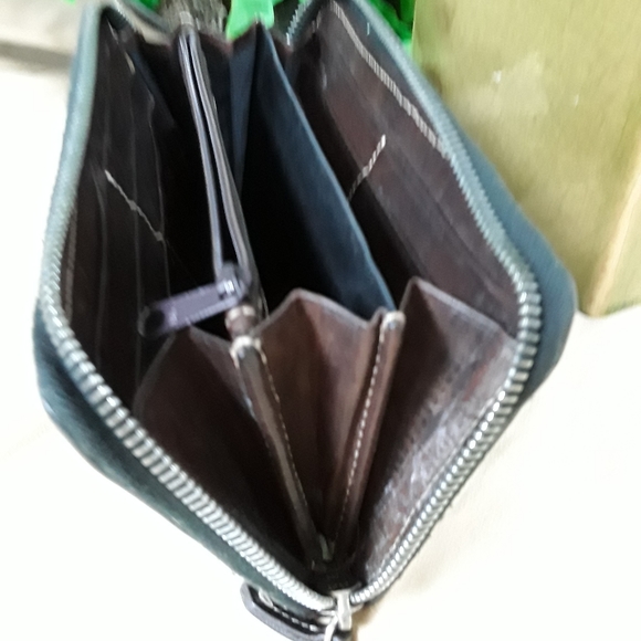 Dooney & Bourke purse & wallet pre-owned - Picture 7 of 7